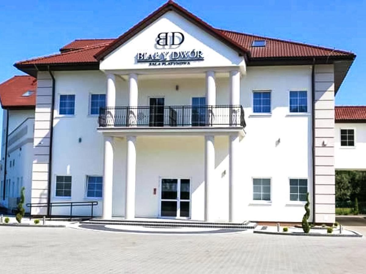 Bialy Dwor Bed & Breakfast Rychwal Luaran gambar